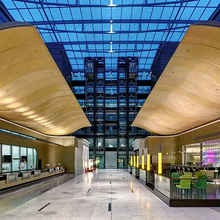 Hotel Hilton Frankfurt Airport 4*