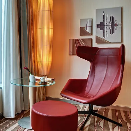 Otel Hilton Frankfurt Airport 4*