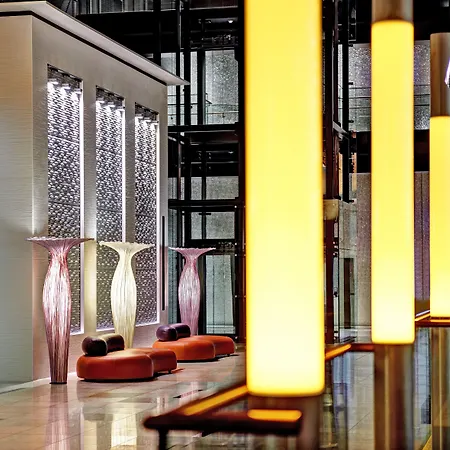 Otel Hilton Frankfurt Airport 4*