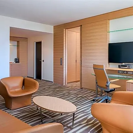 Hilton Frankfurt Airport 4*