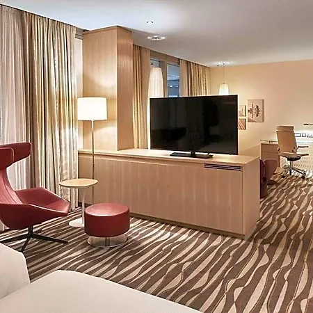 Hotel Hilton Frankfurt Airport 4*