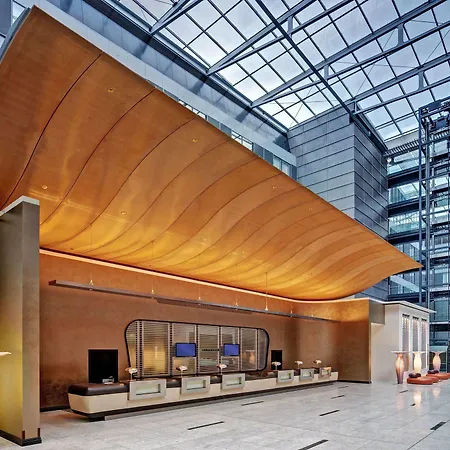 Hotel Hilton Frankfurt Airport 4*