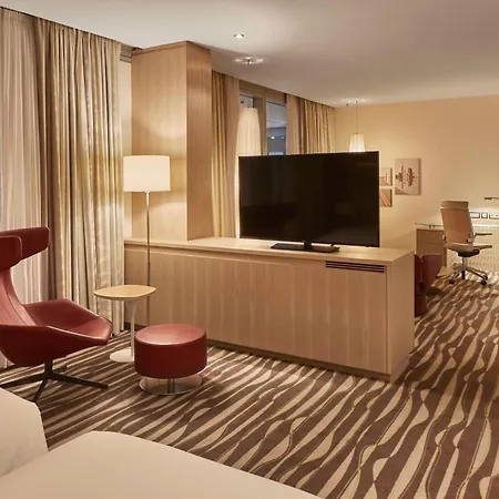 Hilton Frankfurt Airport Hotel 4*